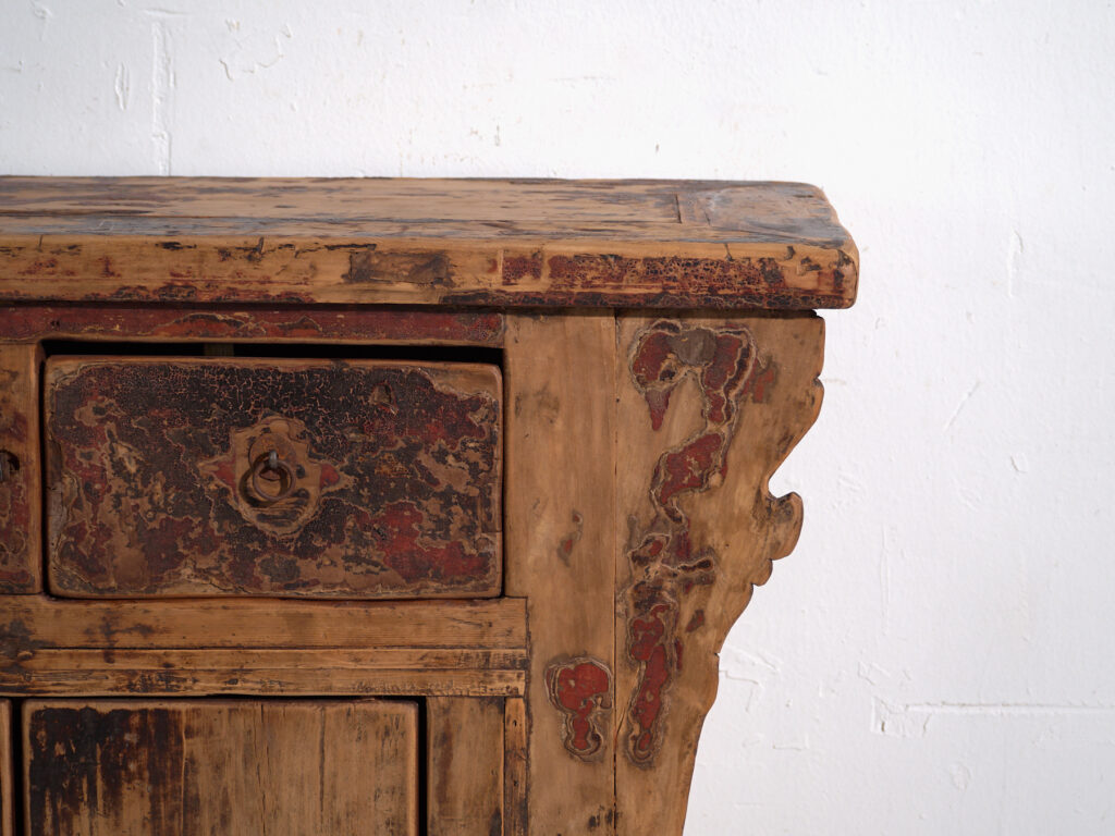 Aparador antiguo en madera de pino – China, circa 1930