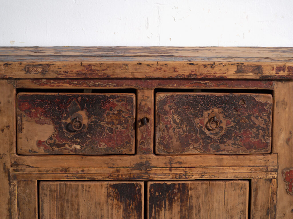 Aparador antiguo en madera de pino – China, circa 1930
