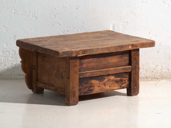 Mesa kang baja antigua en madera de olmo – China, circa 1930