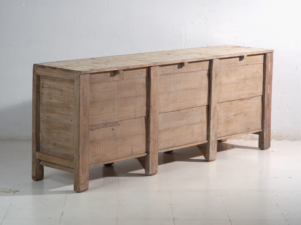 Aparador antiguo pintado en madera de pino – China, circa 1930