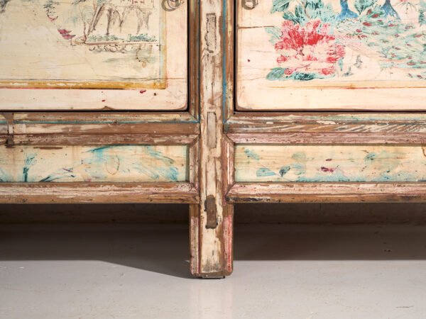 Aparador antiguo pintado en madera de pino – China, circa 1930
