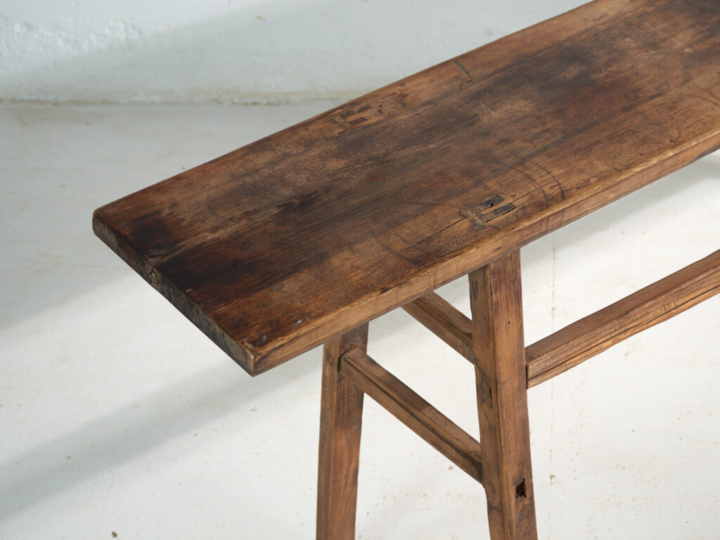 Mesa consola antigua en madera de pino – China, circa 1900
