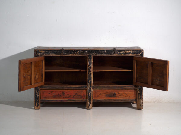 Aparador antiguo pintado en madera de olmo – China, circa 1950