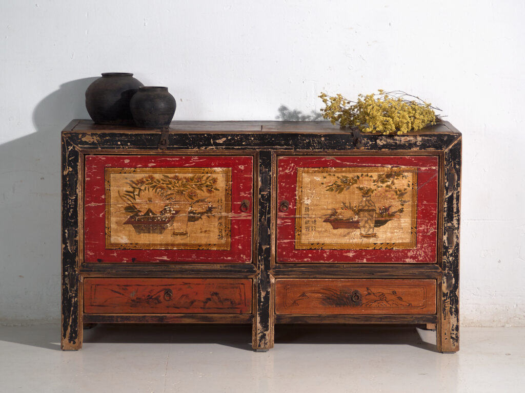 Aparador antiguo pintado en madera de olmo – China, circa 1950