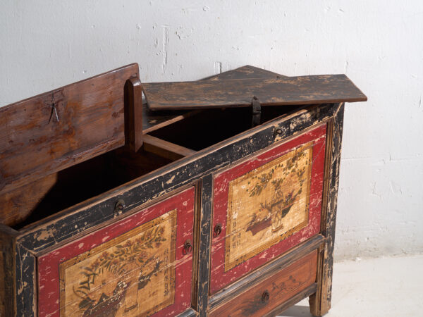 Aparador antiguo pintado en madera de olmo – China, circa 1950