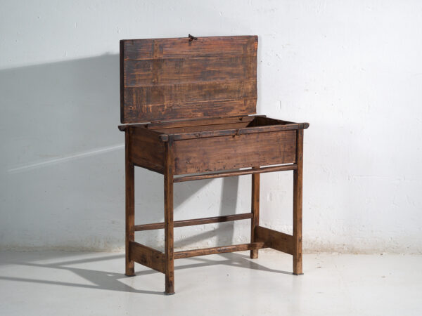 Pupitre antiguo chino de tapa abatible en pino – China, circa 1930