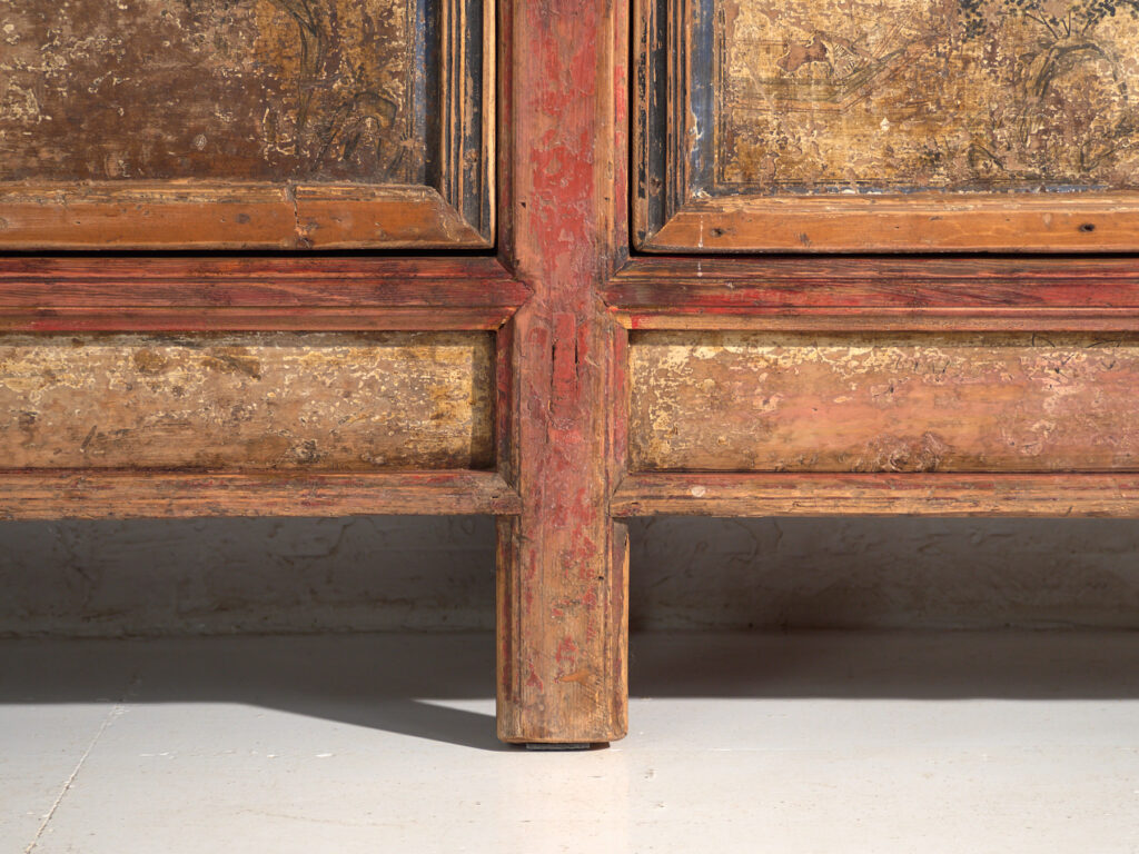 Aparador antiguo pintado en madera de olmo – China, circa 1950