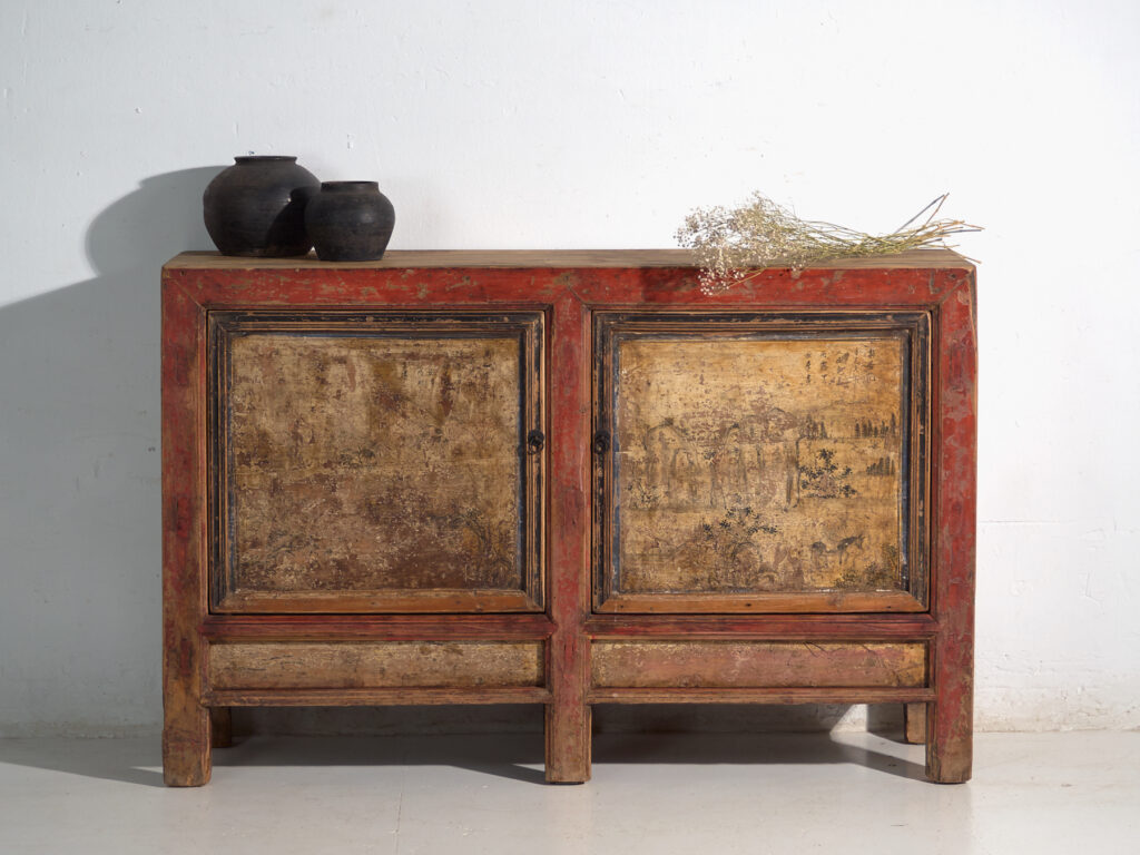 Aparador antiguo pintado en madera de olmo – China, circa 1950
