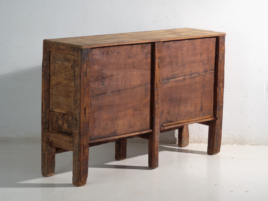 Aparador antiguo pintado en madera de olmo – China, circa 1950