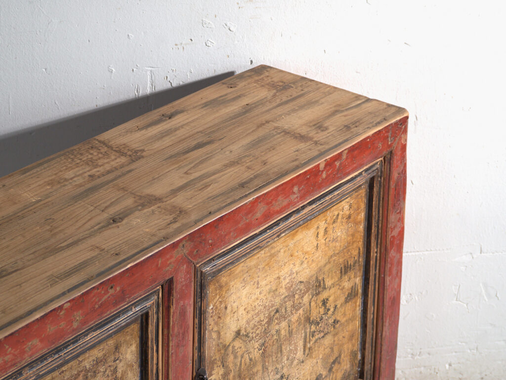 Aparador antiguo pintado en madera de olmo – China, circa 1950