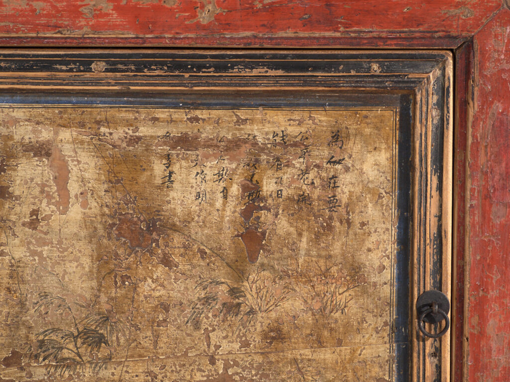 Aparador antiguo pintado en madera de olmo – China, circa 1950