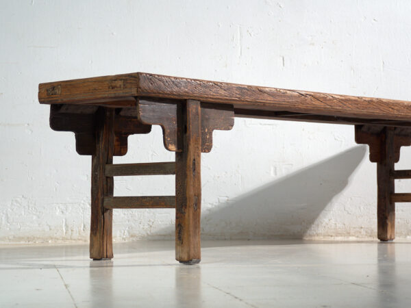 Banco largo antiguo en madera de olmo – China, circa 1930