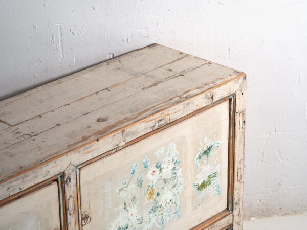 Aparador antiguo en madera de pino pintado – China, circa 1930