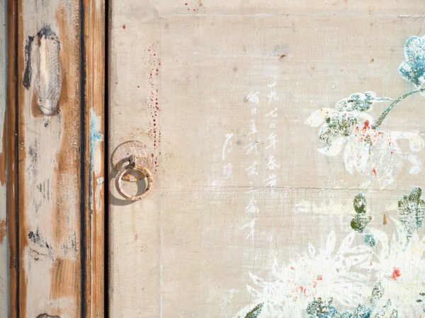 Aparador antiguo en madera de pino pintado – China, circa 1930