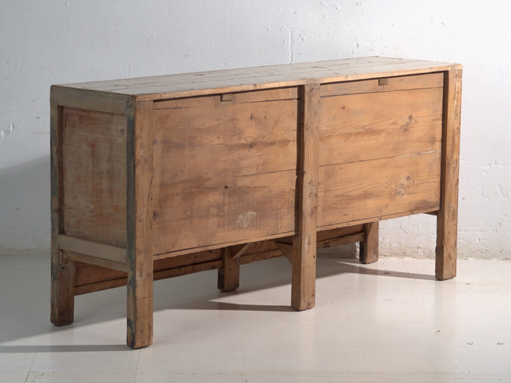 Aparador antiguo en madera de pino pintado – China, circa 1930