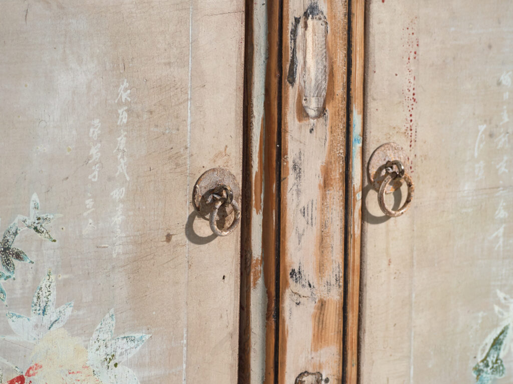 Aparador antiguo en madera de pino pintado – China, circa 1930