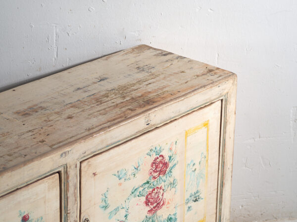 Aparador antiguo pintado en madera de pino – China, circa 1930