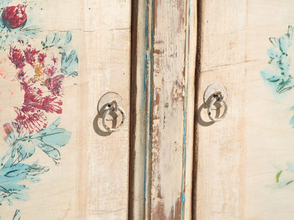 Aparador antiguo pintado en madera de pino – China, circa 1930
