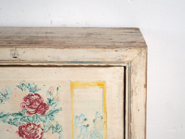 Aparador antiguo pintado en madera de pino – China, circa 1930
