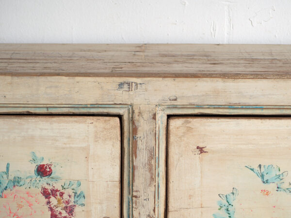 Aparador antiguo pintado en madera de pino – China, circa 1930