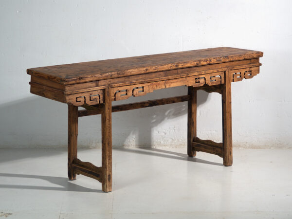 Mesa consola de gran formato con friso calado – China, circa 1930