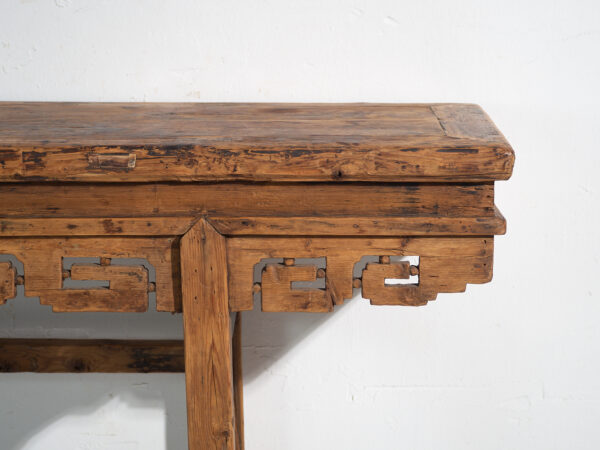Mesa consola de gran formato con friso calado – China, circa 1930