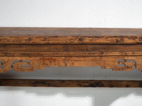 Mesa consola de gran formato con friso calado – China, circa 1930