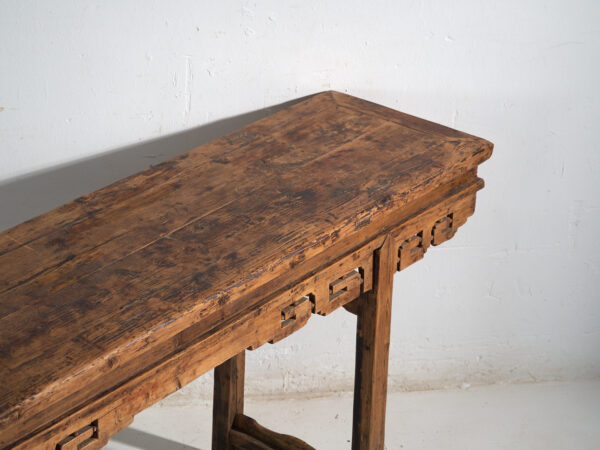 Mesa consola de gran formato con friso calado – China, circa 1930