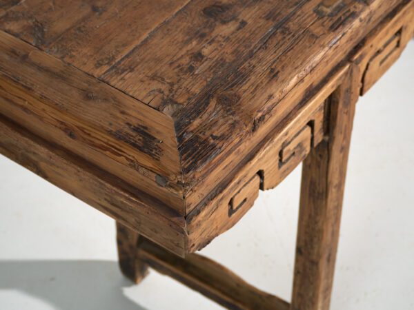 Mesa consola de gran formato con friso calado – China, circa 1930