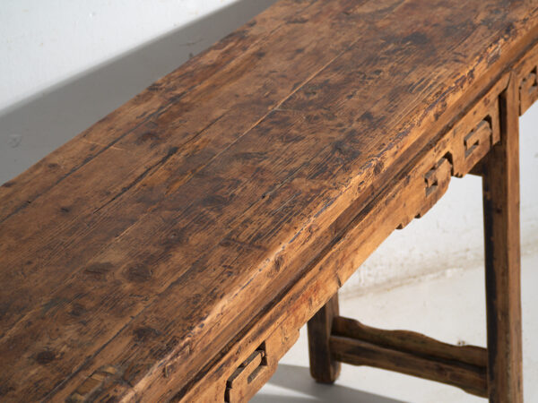 Mesa consola de gran formato con friso calado – China, circa 1930