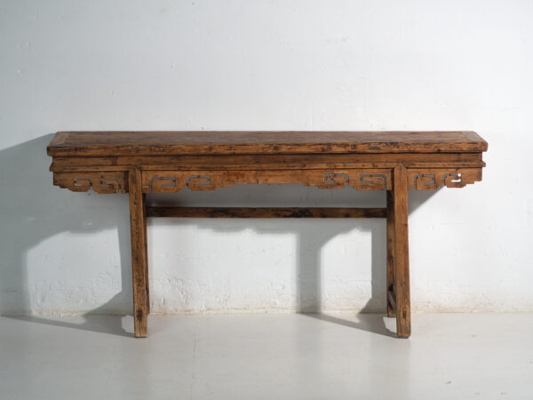 Mesa consola de gran formato con friso calado – China, circa 1930