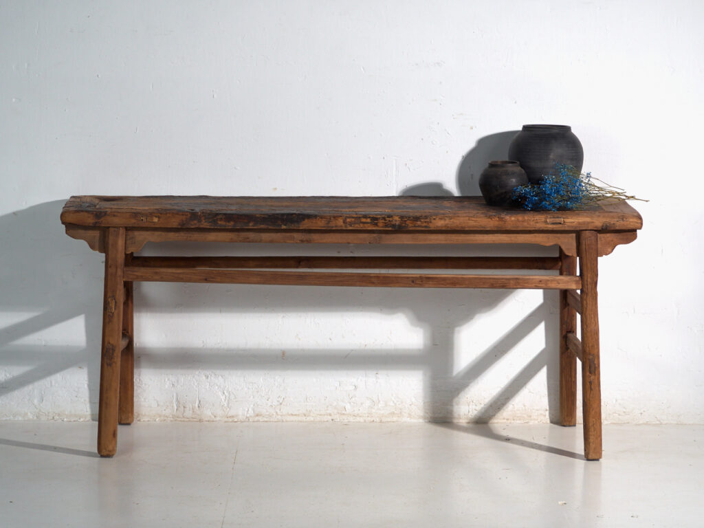 Mesa consola antigua en madera de pino – China, circa 1930