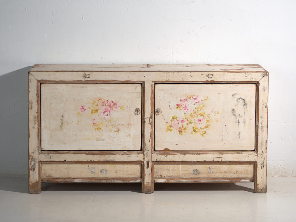 Aparador antiguo pintado en madera de pino – China, circa 1930