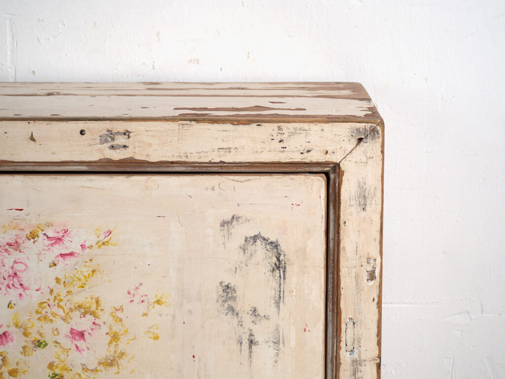 Aparador antiguo pintado en madera de pino – China, circa 1930