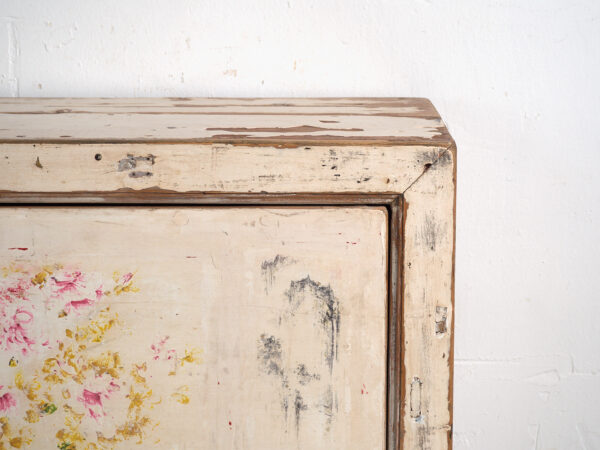 Aparador antiguo pintado en madera de pino – China, circa 1930
