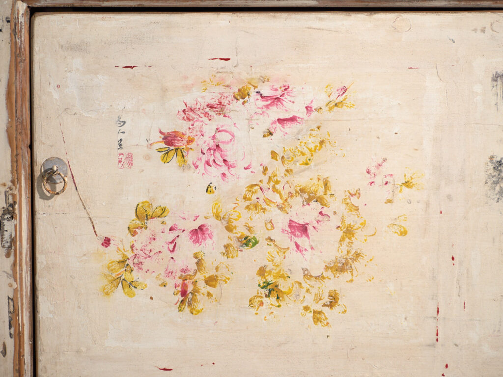Aparador antiguo pintado en madera de pino – China, circa 1930