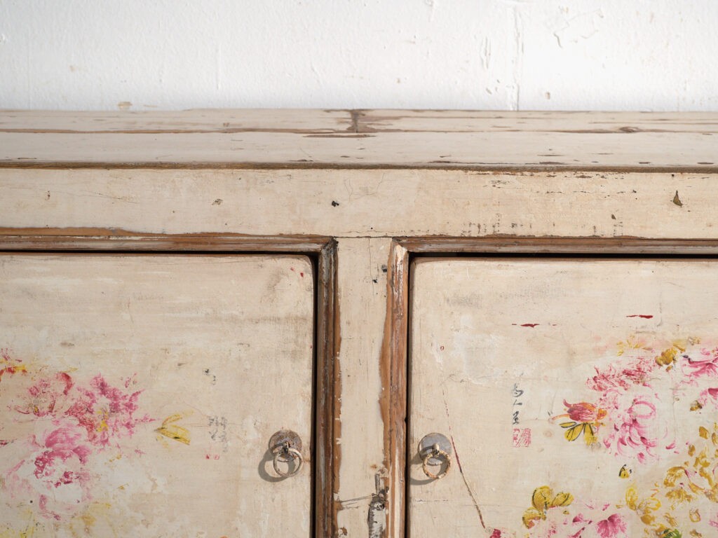 Aparador antiguo pintado en madera de pino – China, circa 1930