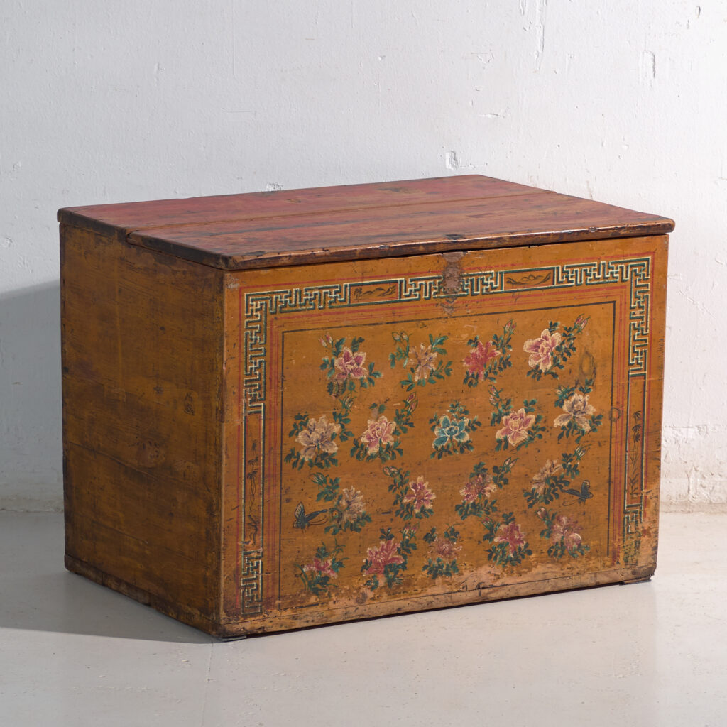 Baúl chino mediano en pino macizo - China, c.1900