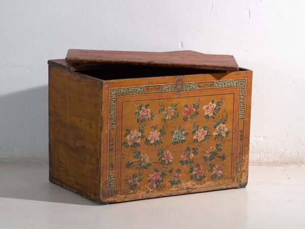 Baúl chino mediano en pino macizo - China, c.1900