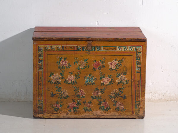 Baúl chino mediano en pino macizo - China, c.1900