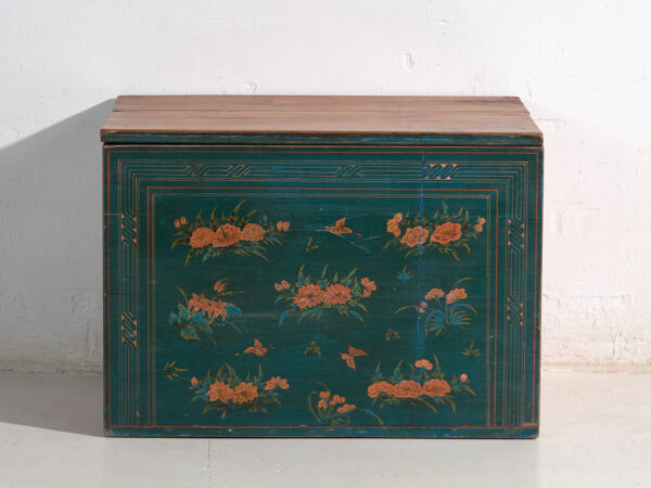 Baúl antiguo policromado en madera de pino – China, circa 1900