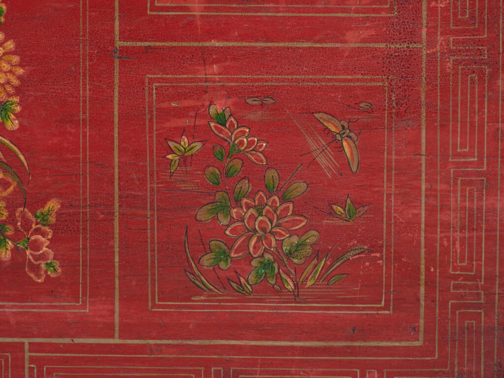 Baúl chino mediano con pintura original, China (c.1900)