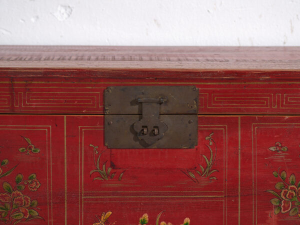 Baúl chino mediano con pintura original, China (c.1900)