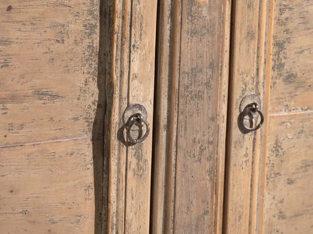 Aparador antiguo en madera de pino – China, circa 1930