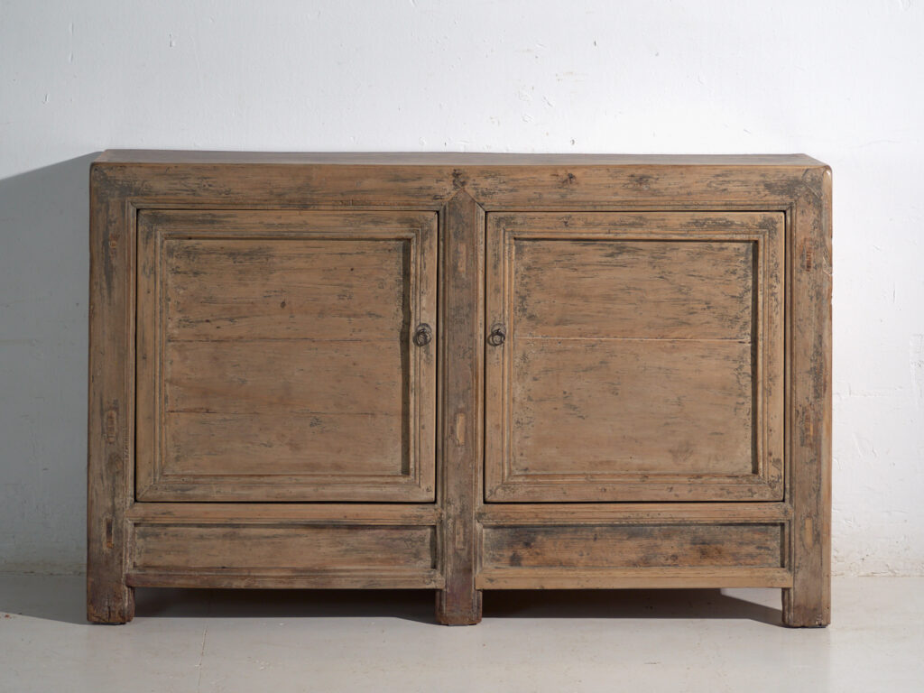 Aparador antiguo en madera de pino – China, circa 1930