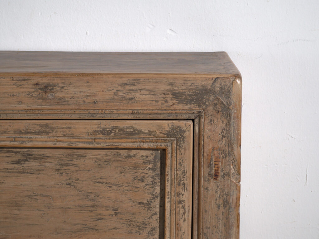 Aparador antiguo en madera de pino – China, circa 1930