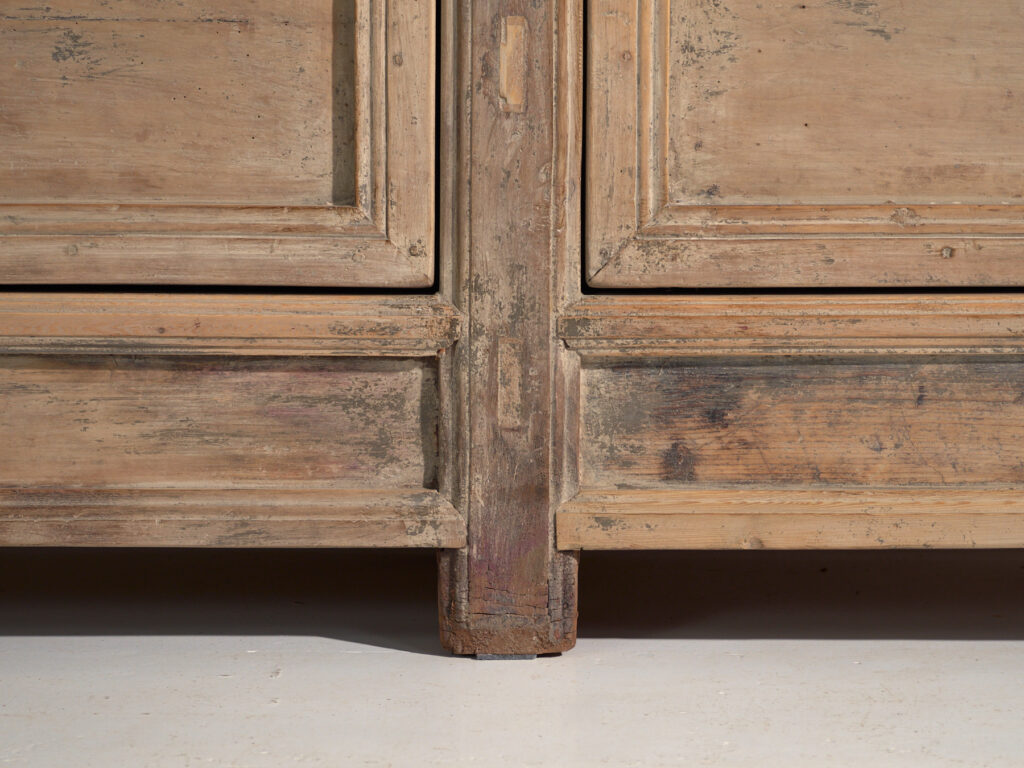 Aparador antiguo en madera de pino – China, circa 1930