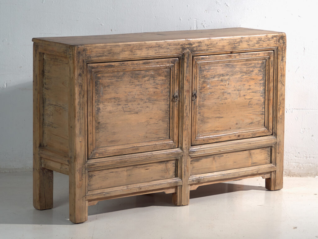 Aparador antiguo en madera de pino – China, circa 1930