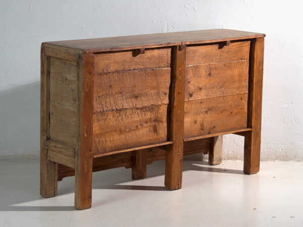 Aparador antiguo en madera de pino – China, circa 1930
