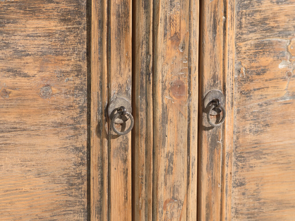 Aparador antiguo en madera de pino – China, circa 1930
